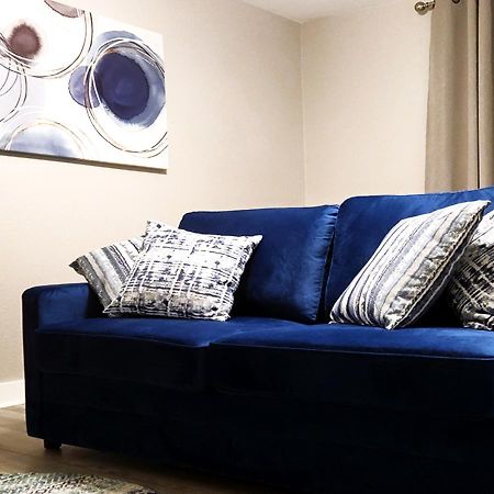 Beautiful Guesthouse, Sleeps 4 - Kitchen, Private Laundry, Ac, Parking, 65' Tv, Close To Stores, Restaurants & Beach لونغ بيتش، كاليفورنيا المظهر الخارجي الصورة