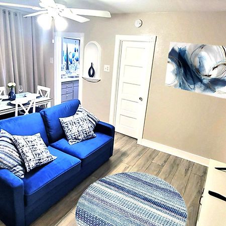 Beautiful Guesthouse, Sleeps 4 - Kitchen, Private Laundry, Ac, Parking, 65' Tv, Close To Stores, Restaurants & Beach لونغ بيتش، كاليفورنيا المظهر الخارجي الصورة