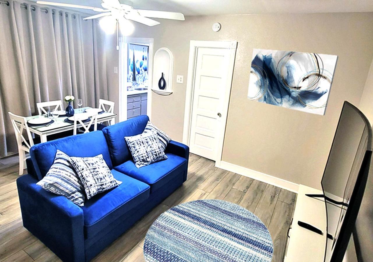 Beautiful Guesthouse, Sleeps 4 - Kitchen, Private Laundry, Ac, Parking, 65' Tv, Close To Stores, Restaurants & Beach لونغ بيتش، كاليفورنيا المظهر الخارجي الصورة